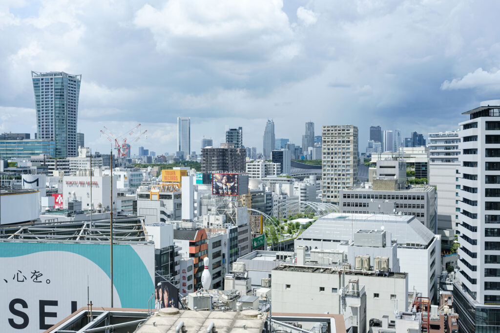 新宿方面。代々木競技場がちらっと見える。あの建物は造りがすごいよね